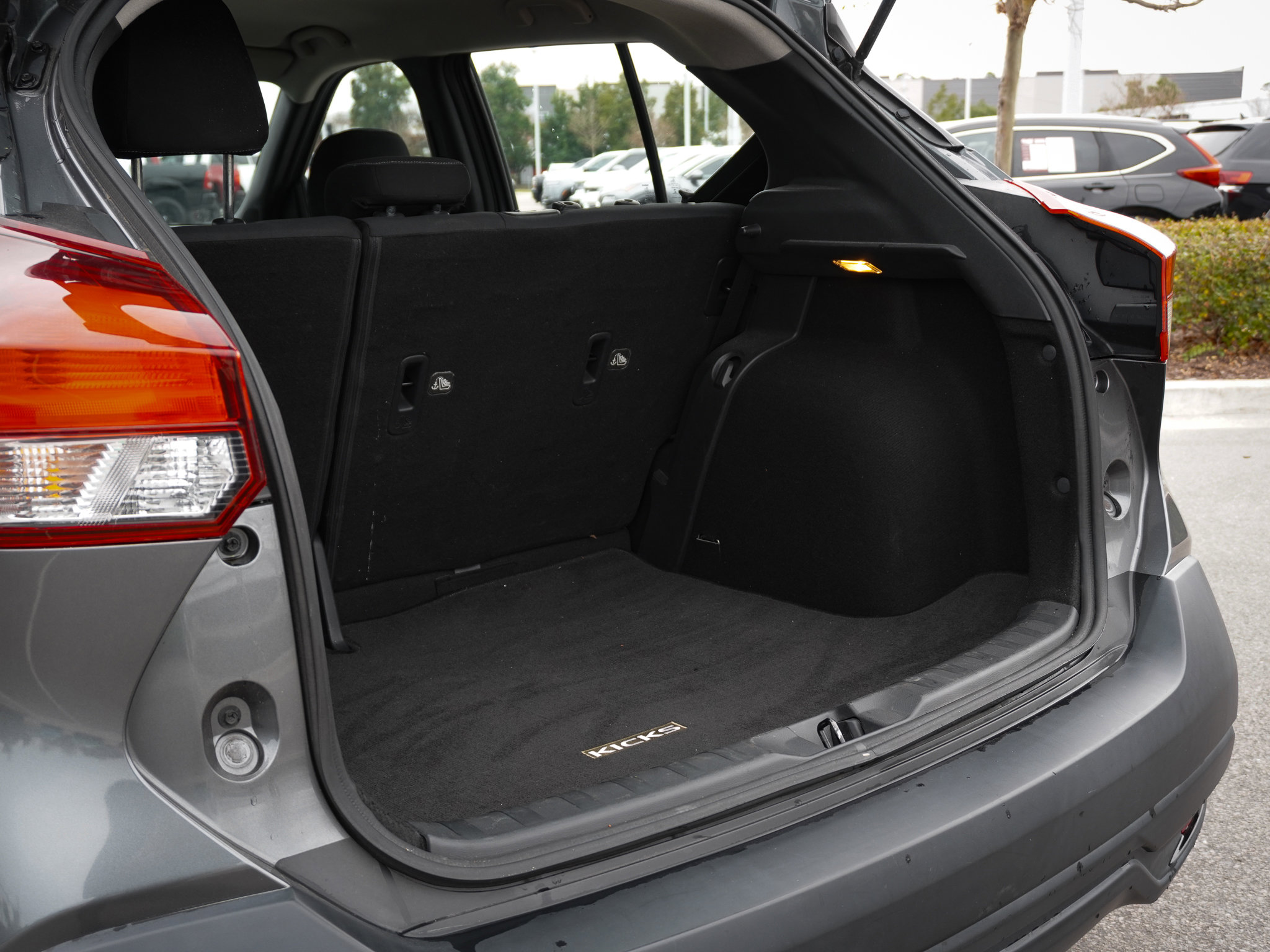 Used 2019 Nissan Kicks S image 30