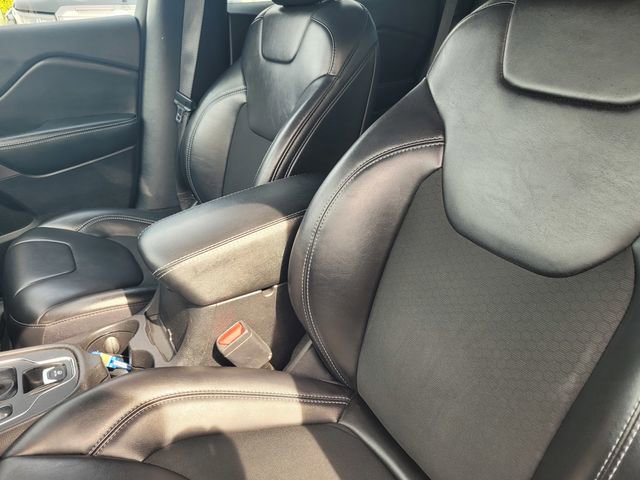 Used 2020 Jeep Cherokee Latitude Plus image 13