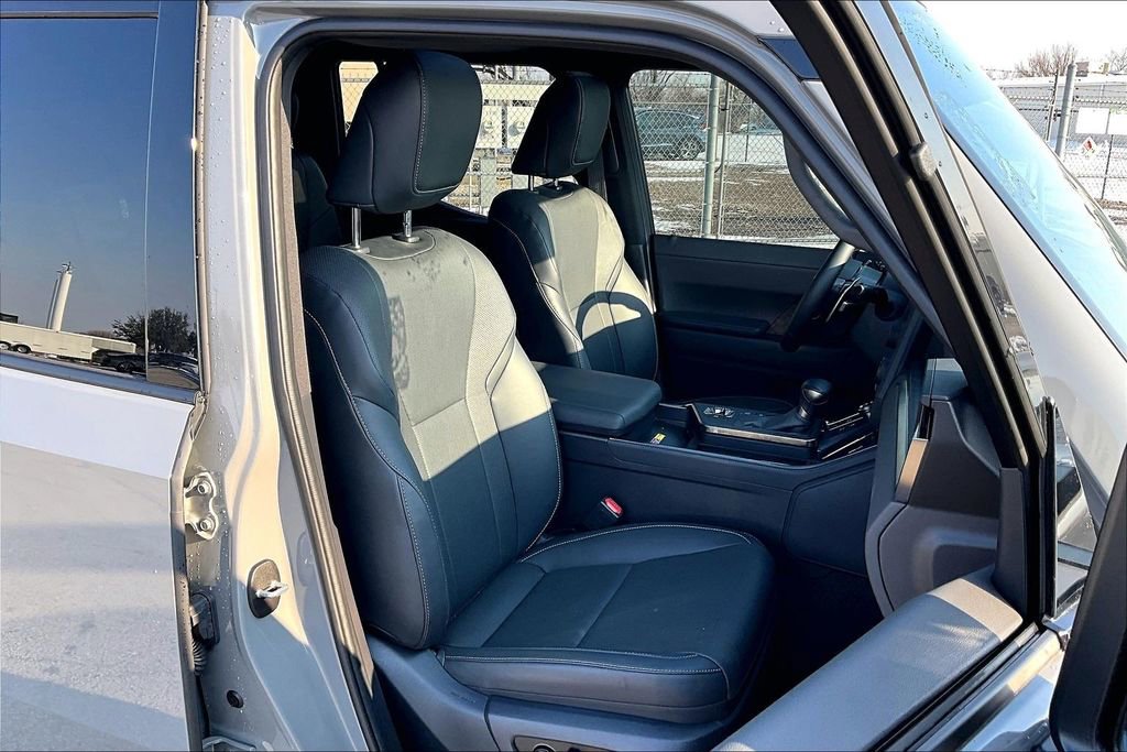 Used 2025 Lexus GX 550 w/ Cold Area Package AWD/4WD image 10