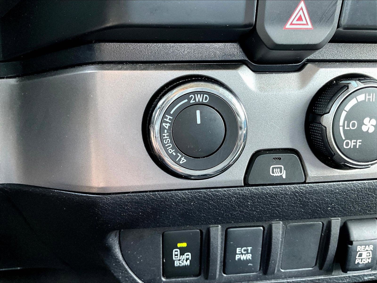 Used 2020 Toyota Tacoma SR5 w/ Technology Package AWD/4WD image 16