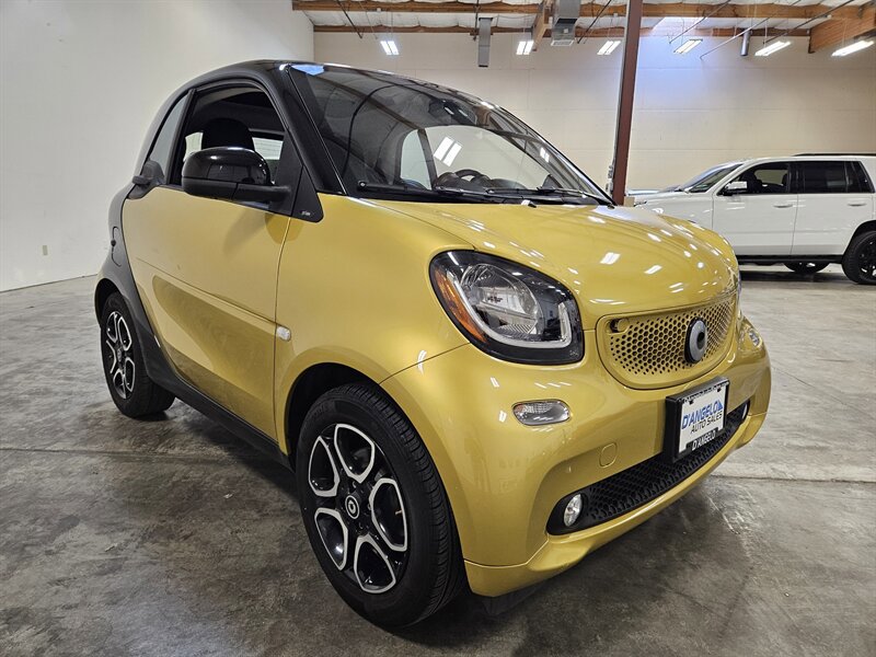 Used 2017 smart fortwo Prime RWD image 10