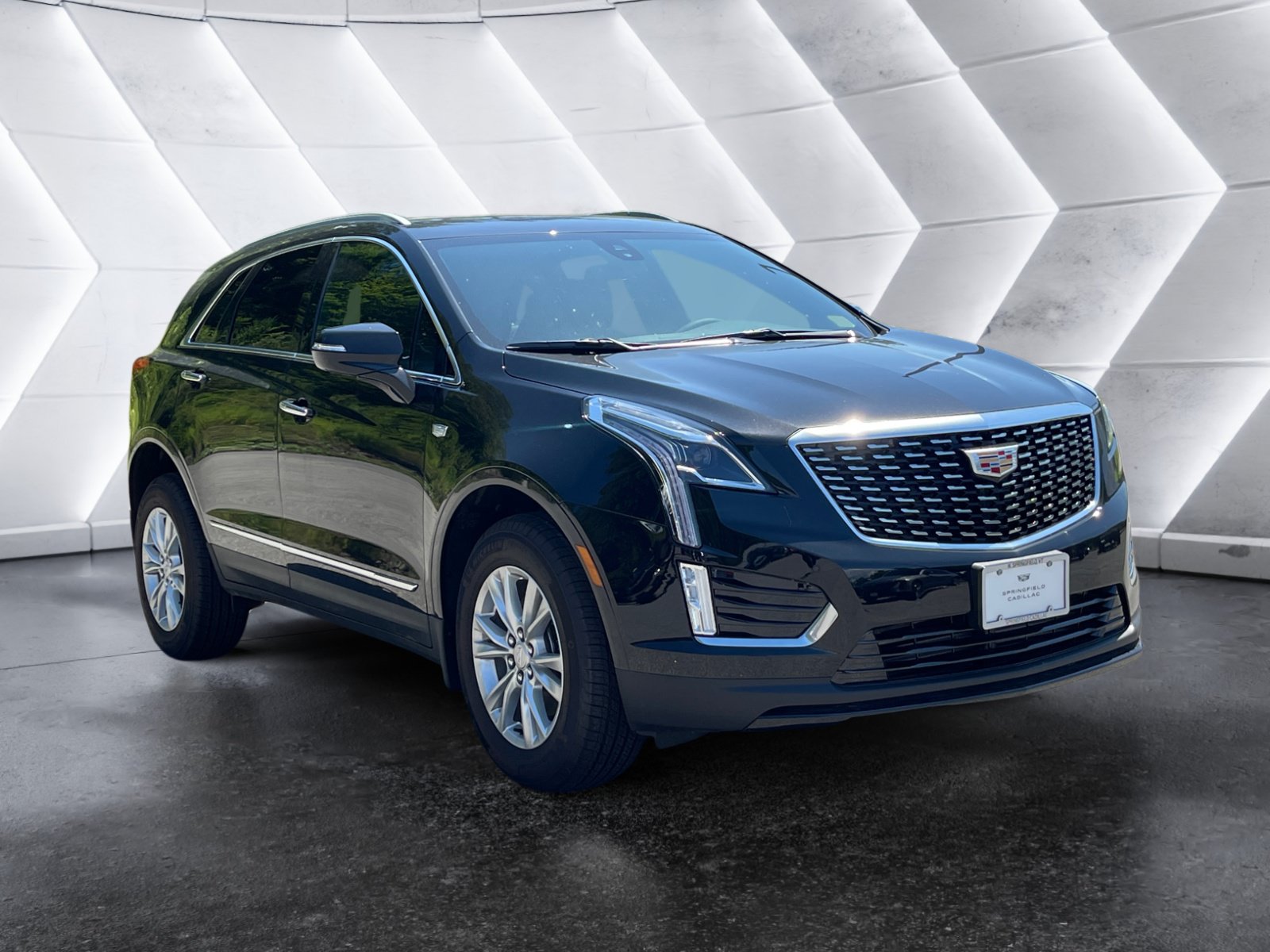 New 2026 Cadillac XT5 Luxury w/ LPO, Floor Liner Package AWD/4WD image 8