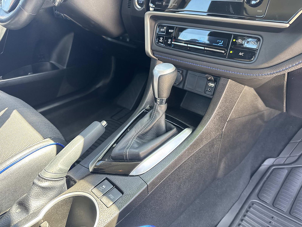 Used 2017 Toyota Corolla SE w/ SE Premium Package FWD image 25
