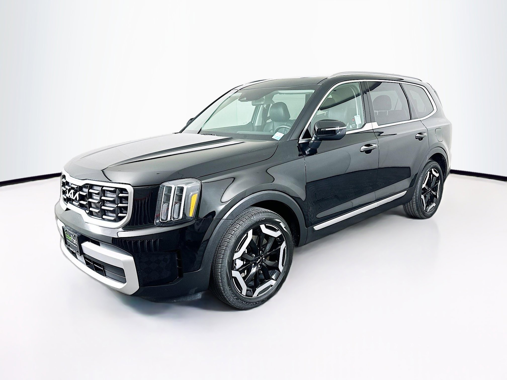 Used 2025 Kia Telluride S AWD/4WD image 3