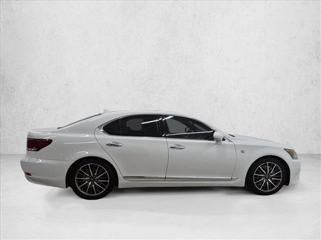 Used 2016 Lexus LS 460 w/ F Sport Package RWD image 4