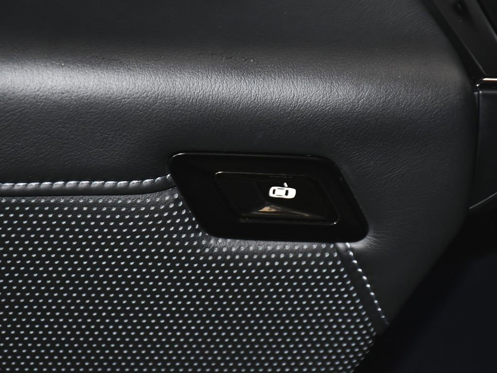 Used 2025 BMW 740i RWD image 18