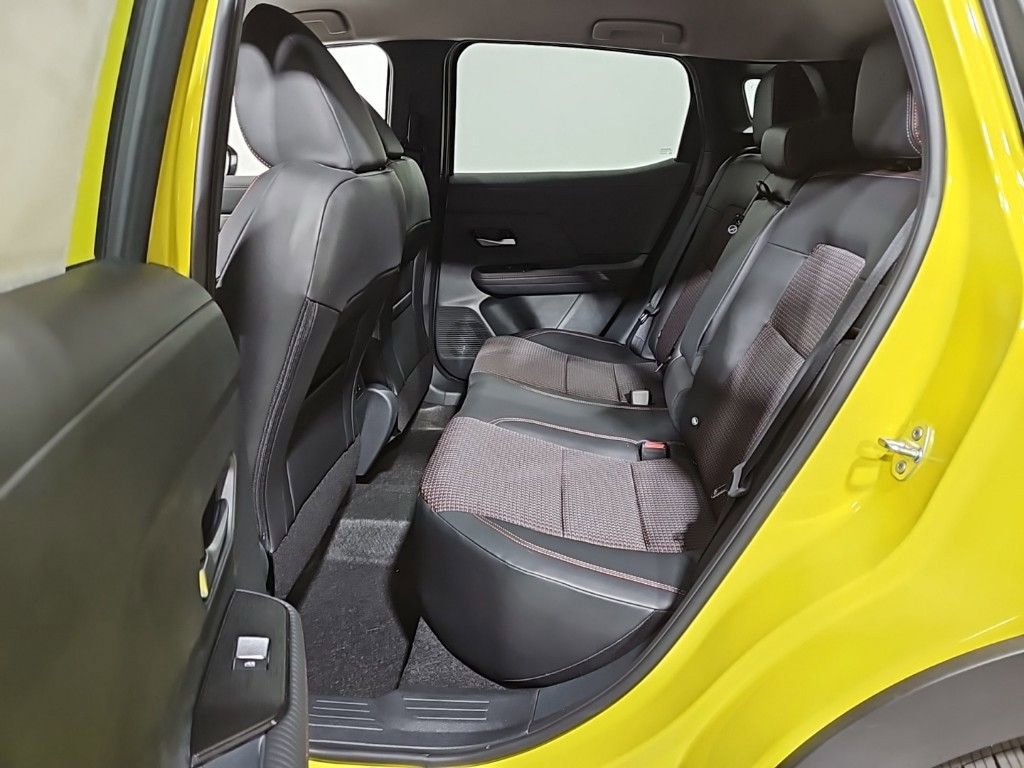 New 2025 Nissan Kicks SR image 23