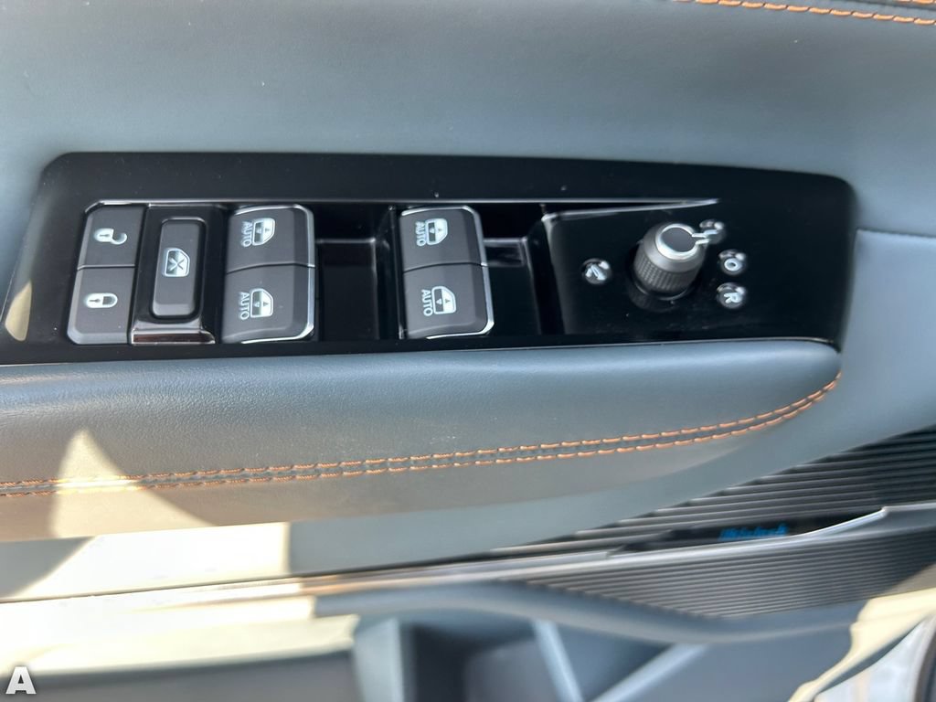 Certified 2022 Jeep Grand Wagoneer Series III w/ Flexible Seating Group AWD/4WD image 21