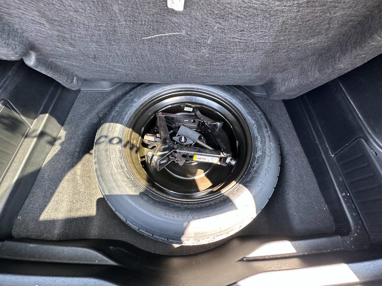 Used 2019 Jeep Cherokee Limited image 23