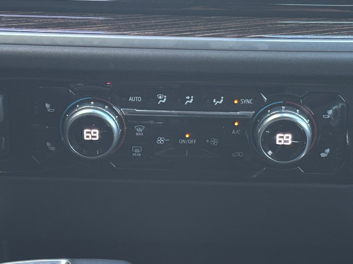 Used 2022 GMC Sierra 1500 Elevation w/ Elevation Premium Package image 4