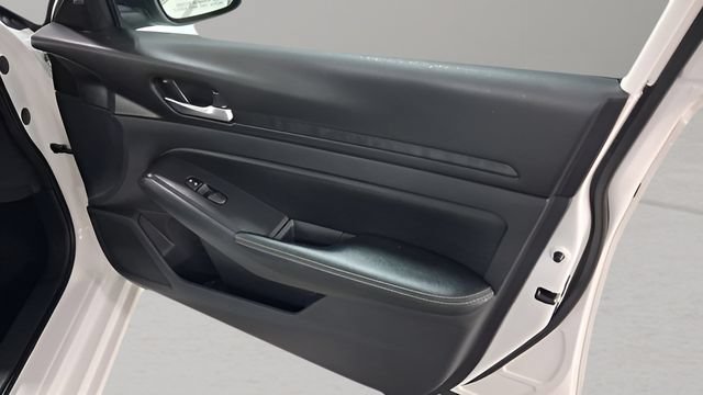 Used 2025 Nissan Altima 2.5 SV FWD image 15