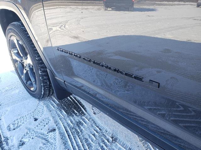 New 2025 Jeep Grand Cherokee Altitude image 11