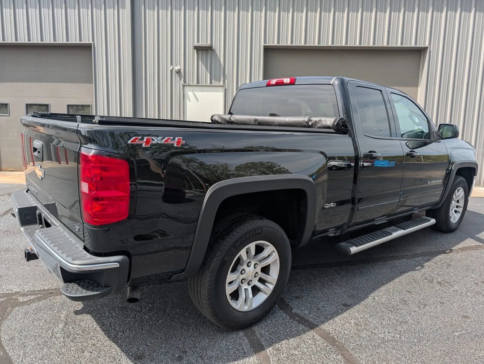 Used 2017 Chevrolet Silverado 1500 LT w/ All Star Edition AWD/4WD image 4