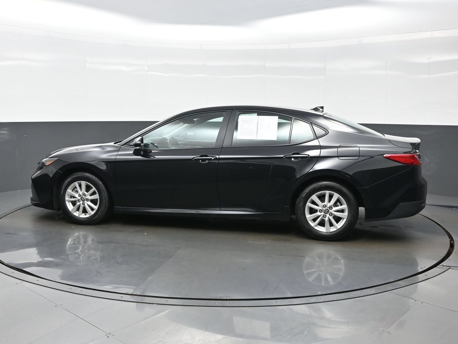 Used 2025 Toyota Camry LE FWD image 3