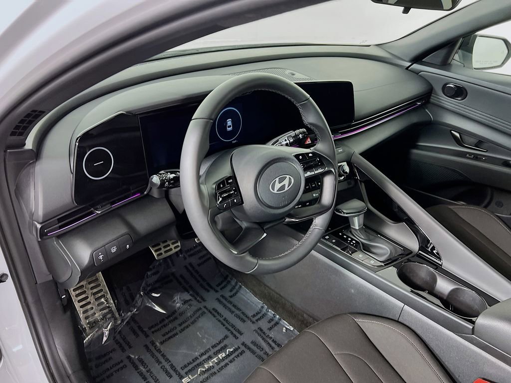 Certified 2025 Hyundai Elantra SEL image 9