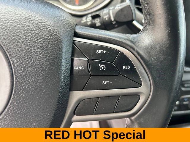 Used 2019 Jeep Cherokee Latitude Plus AWD/4WD image 18