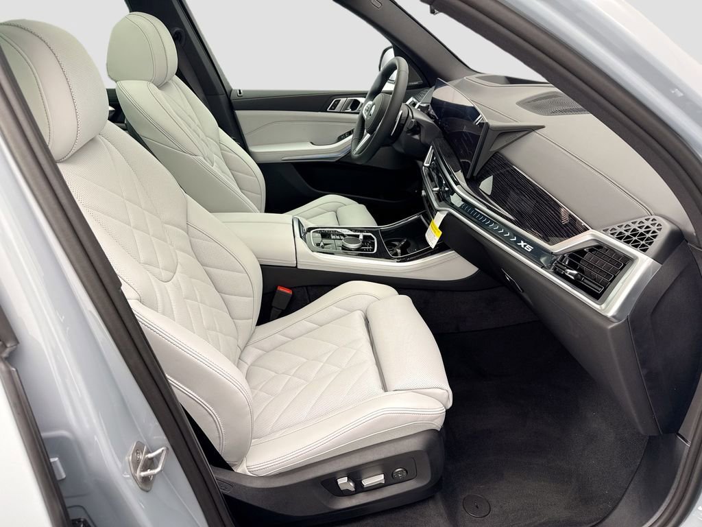 New 2026 BMW X5 xDrive50e w/ M Sport Package AWD/4WD image 19