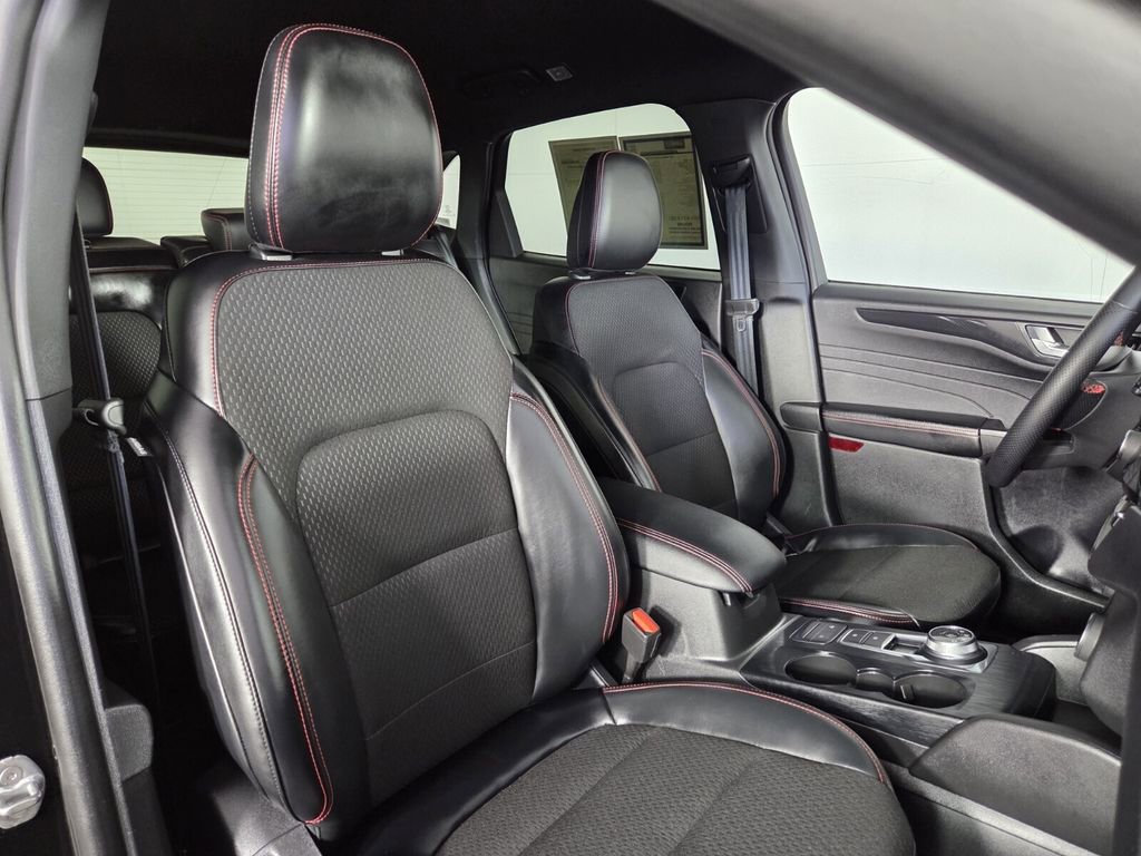Used 2025 Ford Escape ST-Line image 32