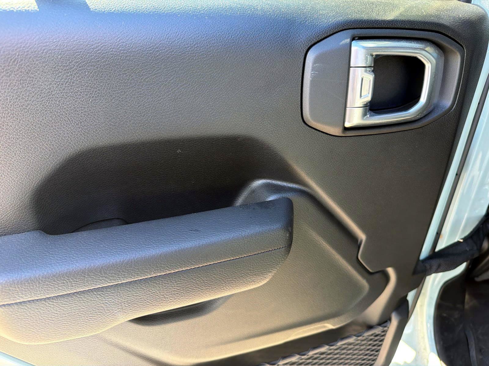 Used 2024 Jeep Wrangler Unlimited AWD/4WD image 11