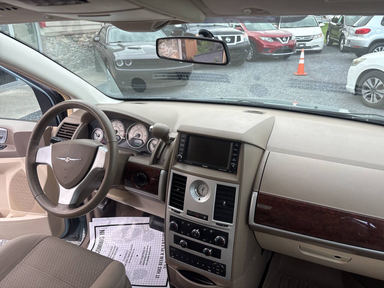 Used 2010 Chrysler Town & Country Touring w/ Entertainment Group #2 FWD image 16
