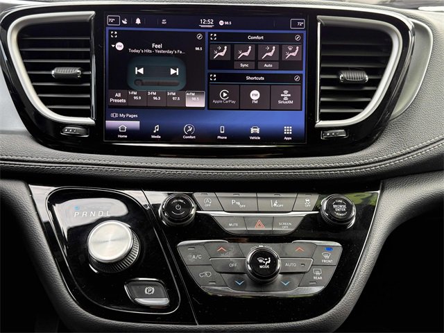 Used 2021 Chrysler Pacifica Touring w/ Uconnect Theater Family Group image 7