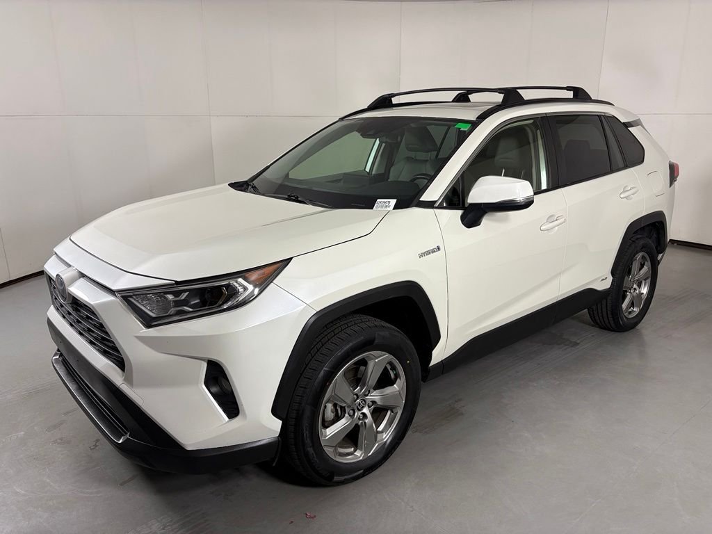 Used 2021 Toyota RAV4 XLE Premium AWD/4WD image 4