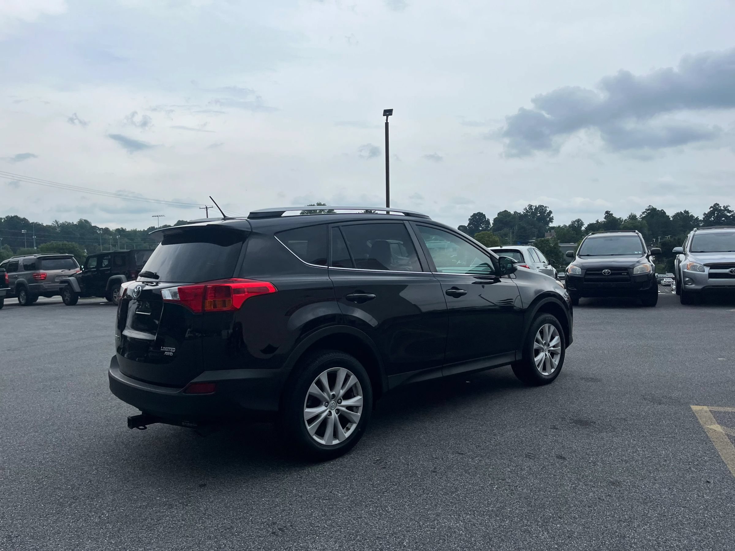 Used 2013 Toyota RAV4 Limited AWD/4WD image 25