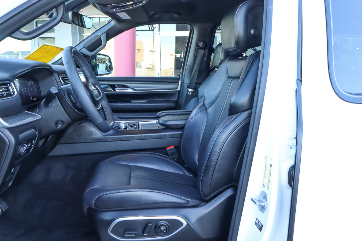 Used 2024 Jeep Wagoneer Series III image 7