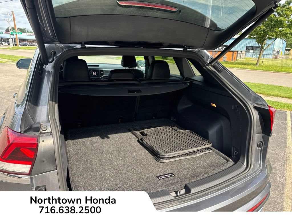 Used 2020 Volkswagen Atlas Cross Sport SE w/ Panoramic Sunroof Package AWD/4WD image 19