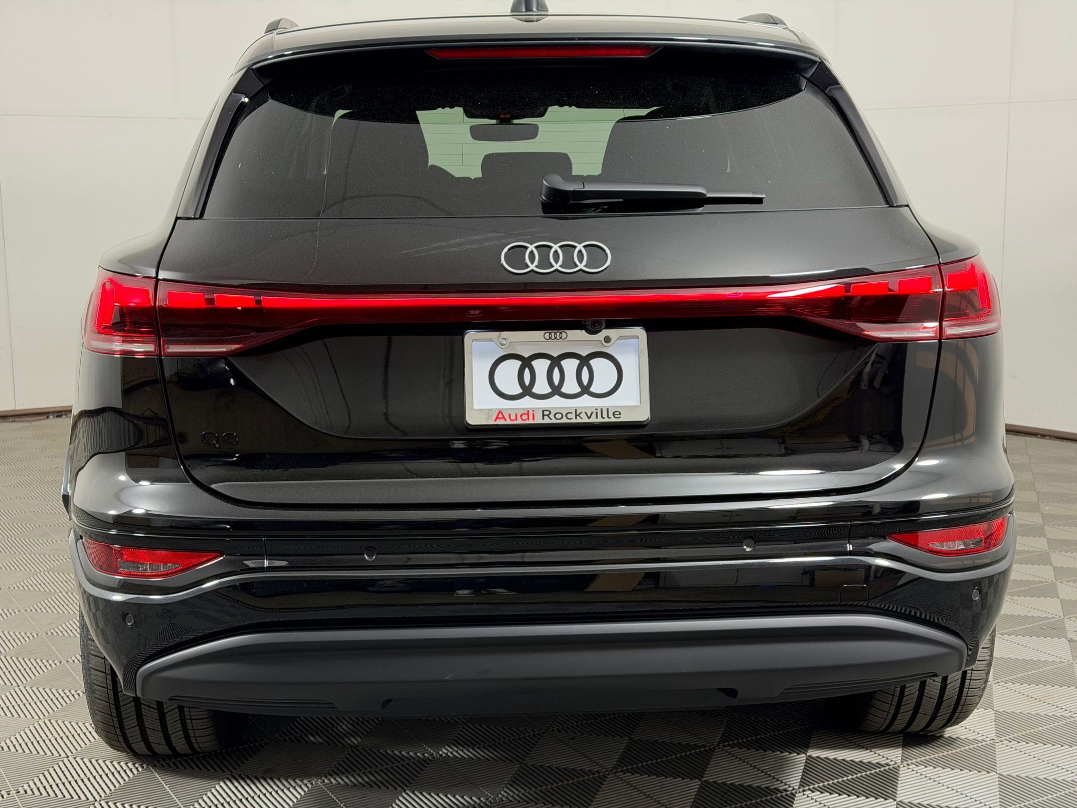 Used 2025 Audi Q6 e-tron Premium Plus w/ Premium Plus RWD image 10