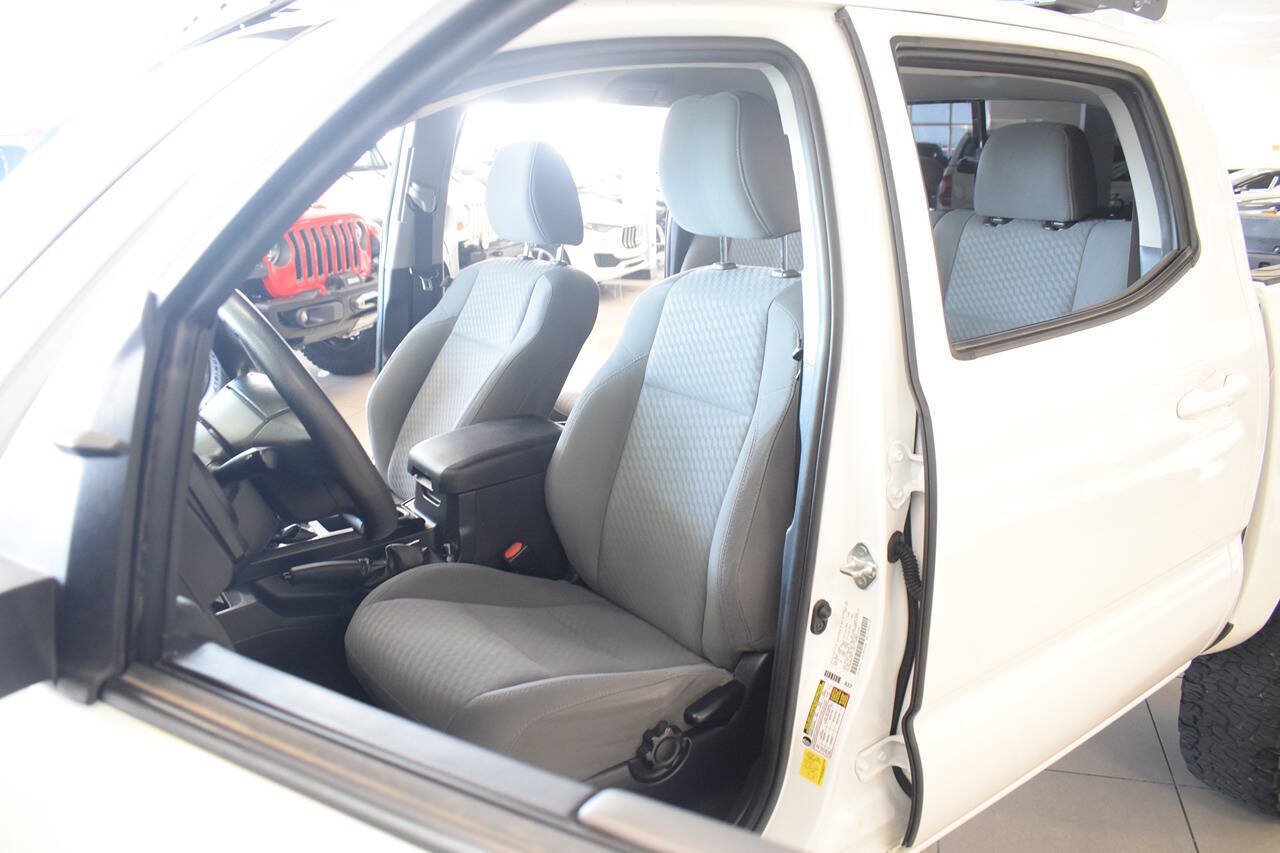 Used 2021 Toyota Tacoma SR AWD/4WD image 39