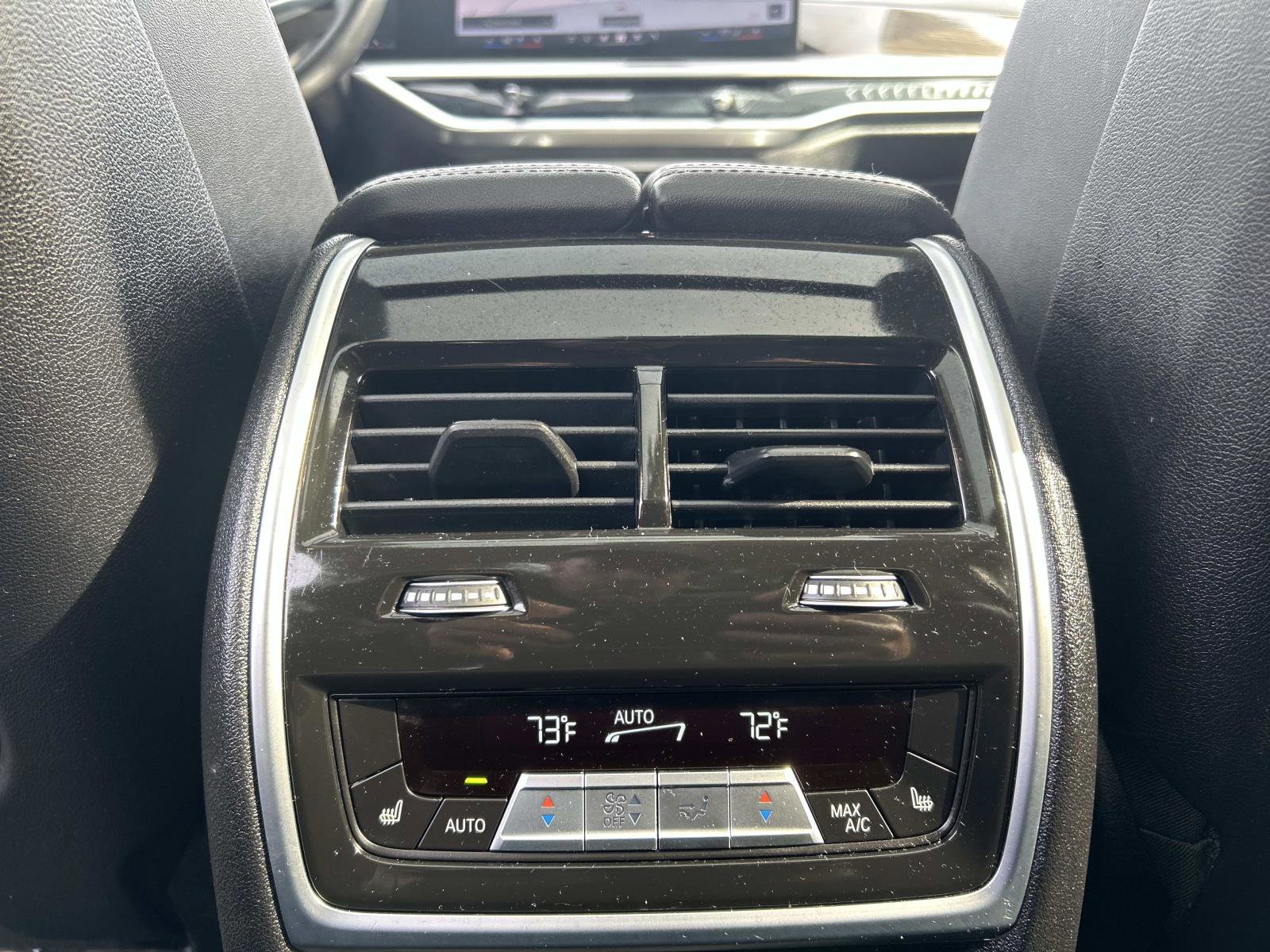 Used 2024 BMW X7 xDrive40i w/ Premium Package image 10