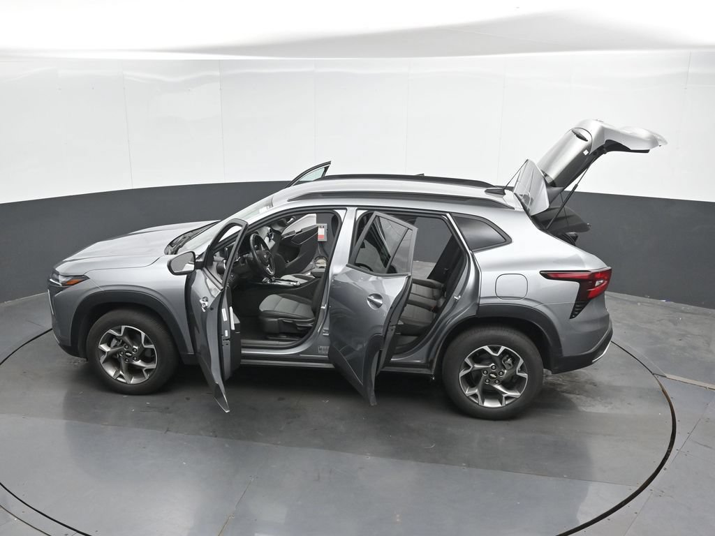 Used 2025 Chevrolet Trax LT w/ LT Convenience Package FWD image 49