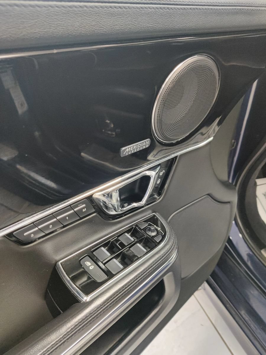 Used 2016 Jaguar XJ AWD/4WD image 41