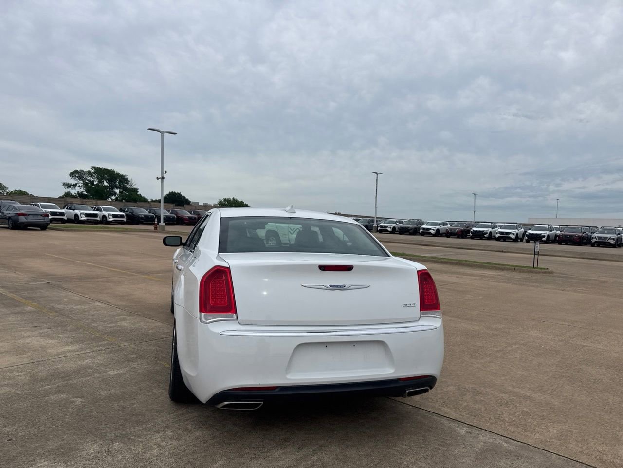 Used 2020 Chrysler 300 Limited RWD image 16