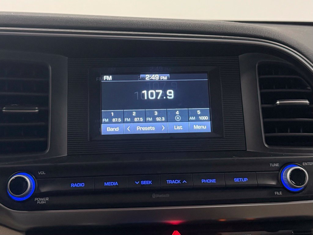 Used 2020 Hyundai Elantra SE FWD image 18