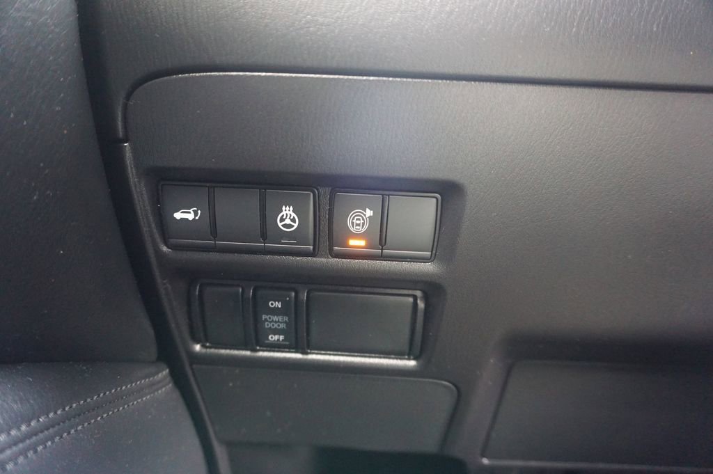 Used 2023 Nissan Armada SL w/ Captain's Chairs Package image 5