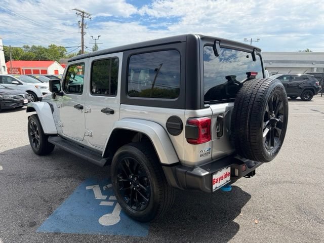 Used 2023 Jeep Wrangler Unlimited Sahara w/ Cold Weather Group AWD/4WD image 22