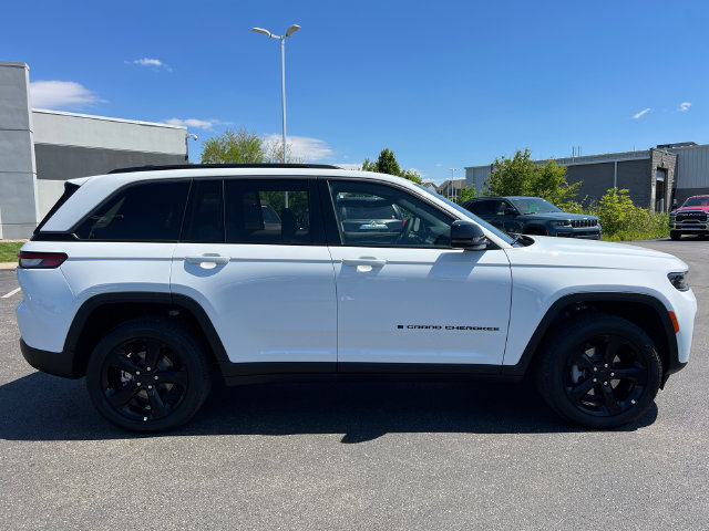 New 2026 Jeep Grand Cherokee Limited w/ Limited Altitude Package AWD/4WD image 9