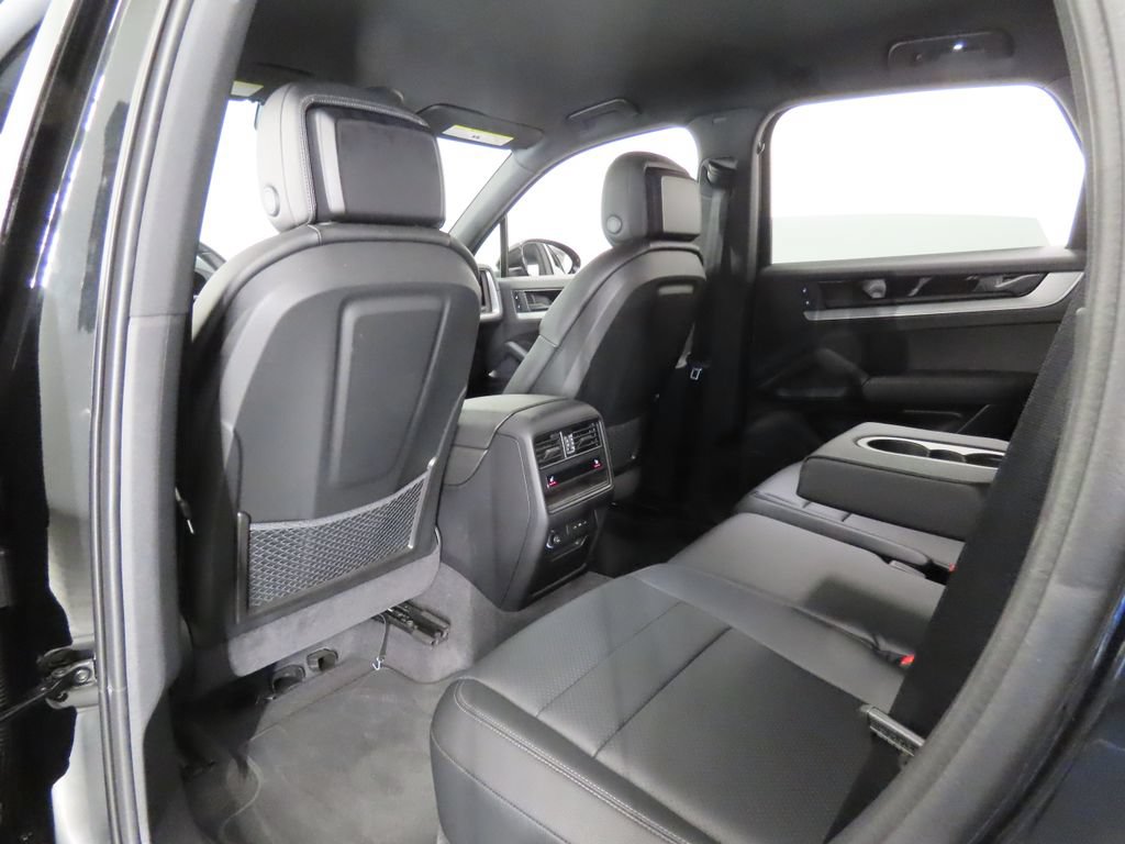Certified 2024 Porsche Cayenne AWD/4WD image 43
