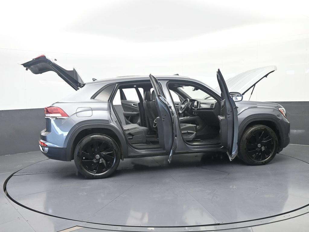 Used 2025 Volkswagen Atlas Cross Sport SE w/ Panoramic Sunroof Package FWD image 79