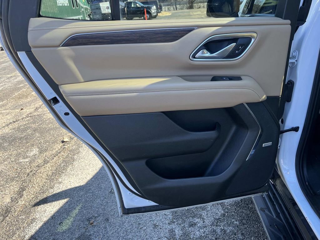 Used 2021 Chevrolet Tahoe Premier w/ Premium Package image 17