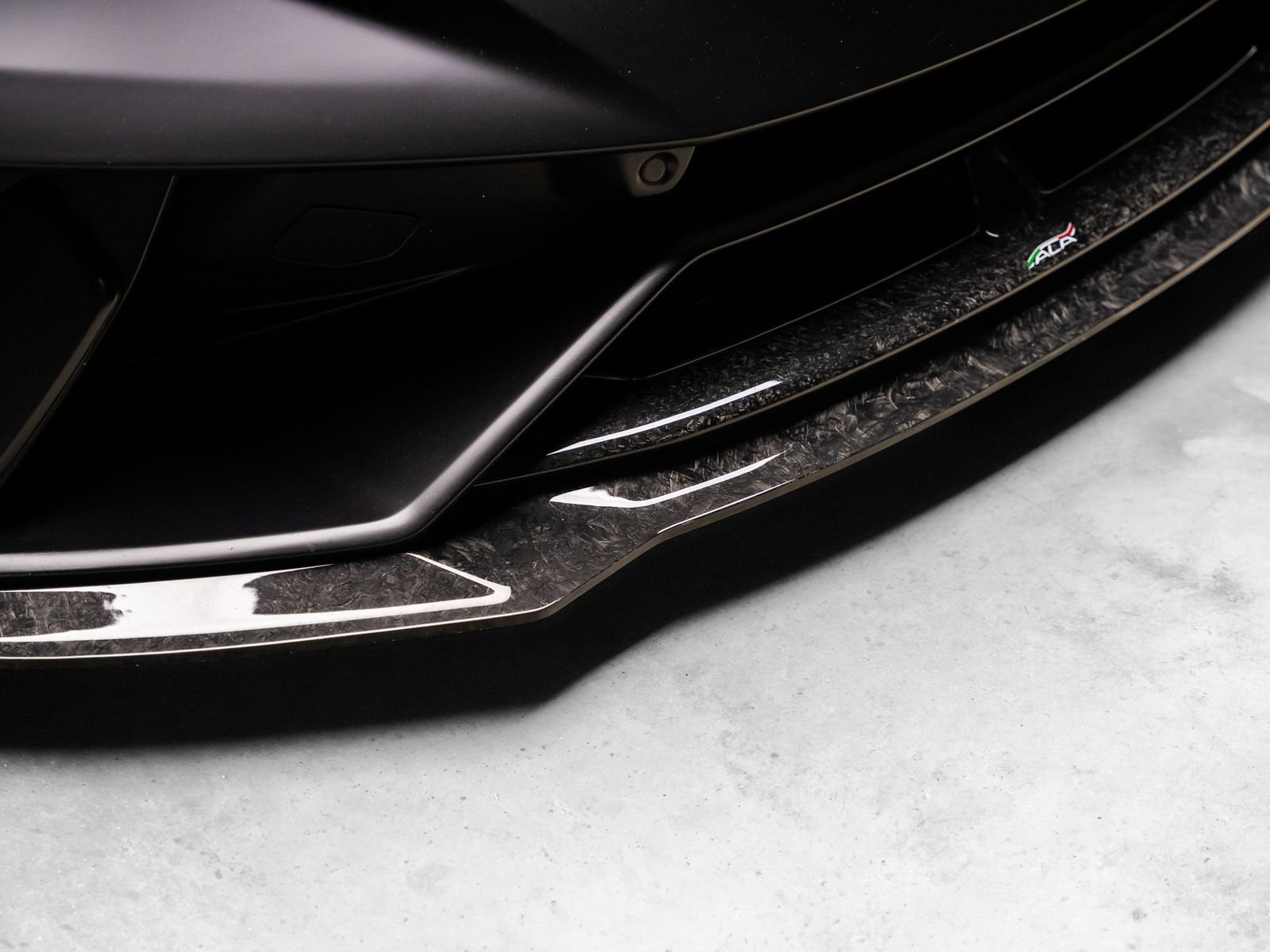 Used 2018 Lamborghini Huracan Performante AWD/4WD image 21