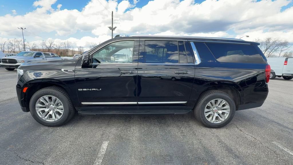 Used 2024 GMC Yukon XL Denali AWD/4WD image 5