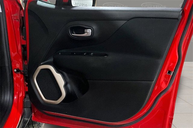 Used 2017 Jeep Renegade Latitude w/ Popular Equipment Group image 12