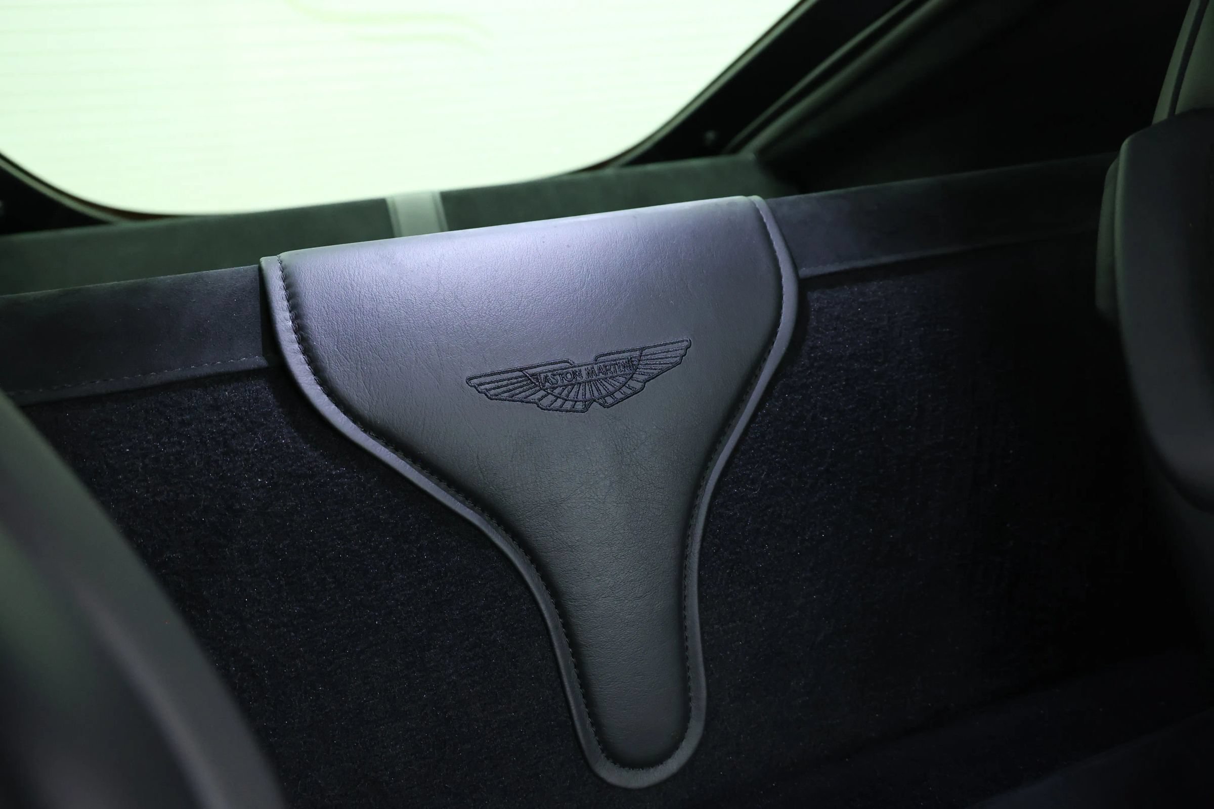 Used 2020 Aston Martin V8 Vantage Coupe RWD image 74