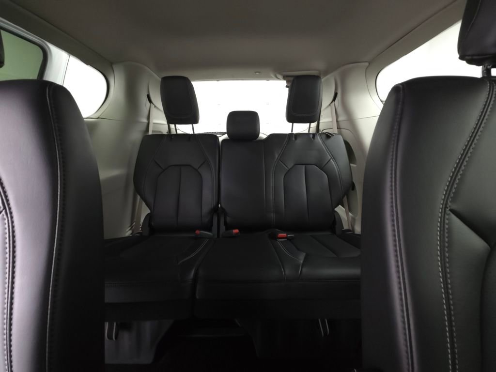 Used 2024 Chrysler Pacifica Touring-L image 33