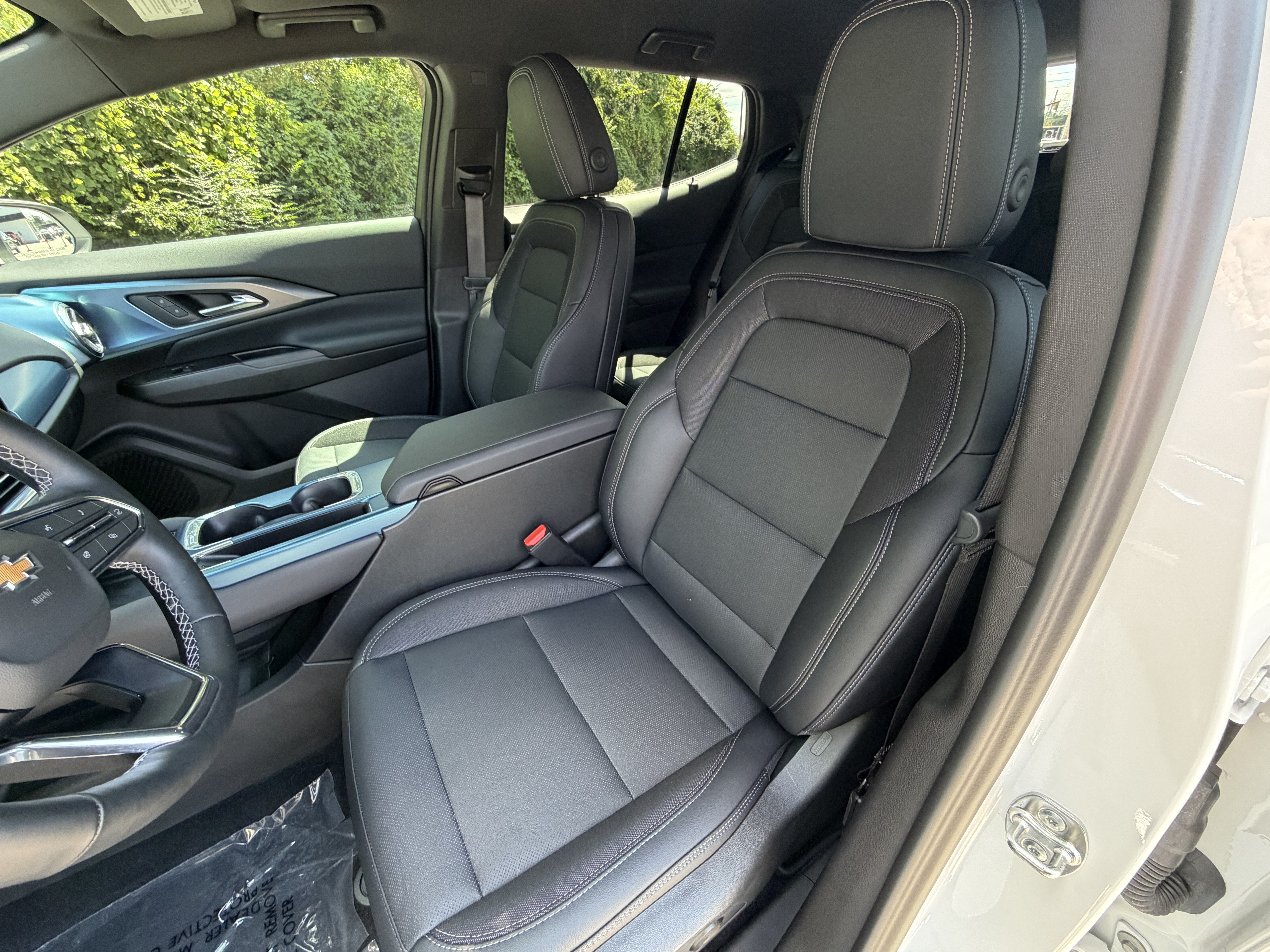 Used 2024 Chevrolet Equinox EV LT FWD image 17