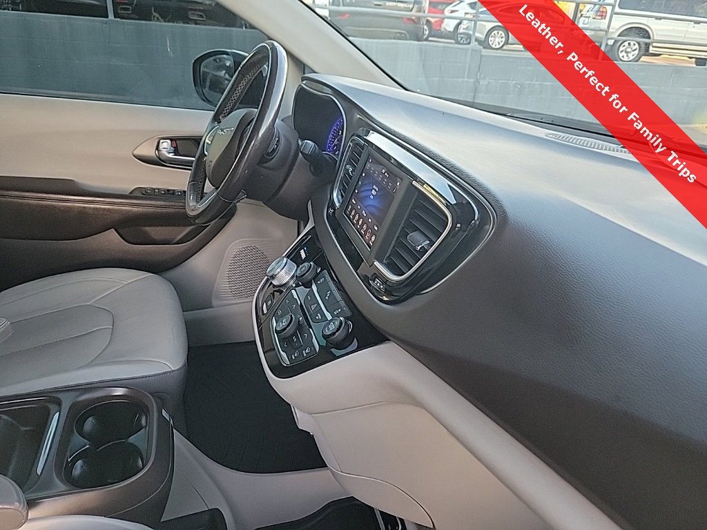 Used 2019 Chrysler Pacifica Touring-L image 49