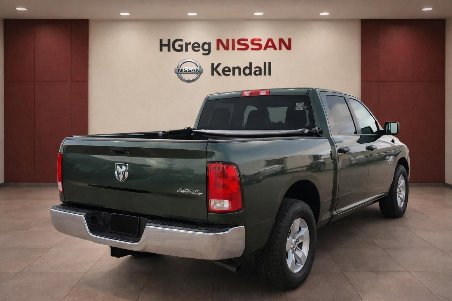 Used 2021 RAM 1500 Classic SLT AWD/4WD image 5